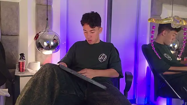 Austin Reedss online show from 05-12-26, 01:08