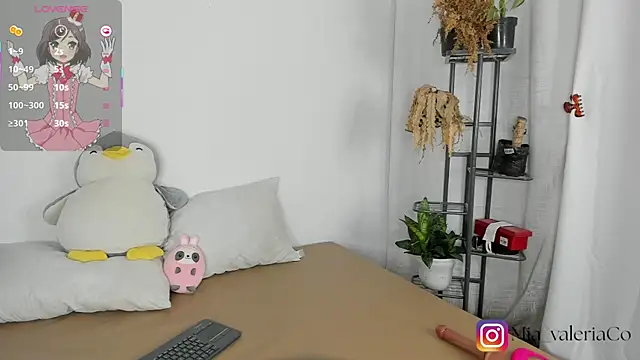 Mia-Valeria- online show from 06-11-26, 06:44