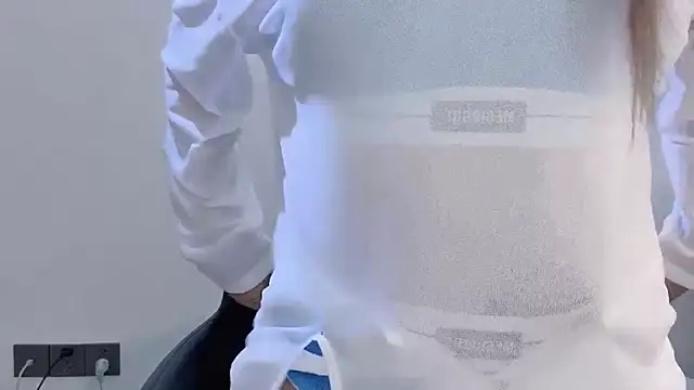 Snapshot of Baixi-01 chatting on 03-06-26, 04:42 Baixi-01 online show from 03-06-26, 04:42