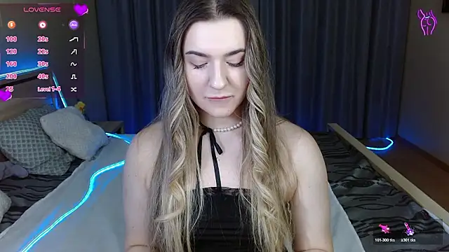 Snapshot of Smi1eF1ower chatting on 02-25-26, 06:06 Smi1eF1ower online show from 02-25-26, 06:06