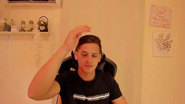 sexy andres01 online show from 05-05-26, 10:07