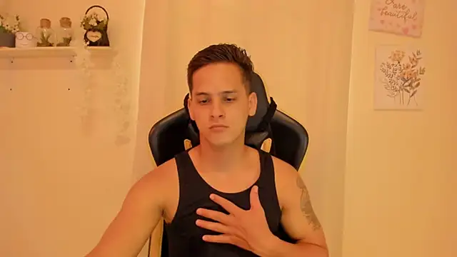 sexy andres01 online show from 05-08-26, 04:34