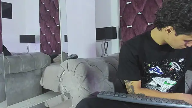Snapshot of TonyBenedetti chatting on 06-16-26, 08:33 TonyBenedetti online show from 06-16-26, 08:33