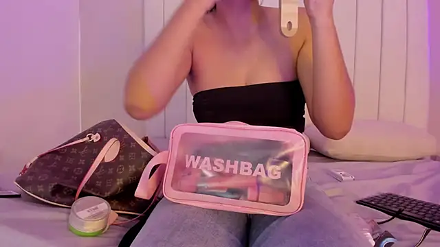 Snapshot of sophia_walkett_ chatting on 03-25-26, 01:50 sophia walkett online show from 03-25-26, 01:50