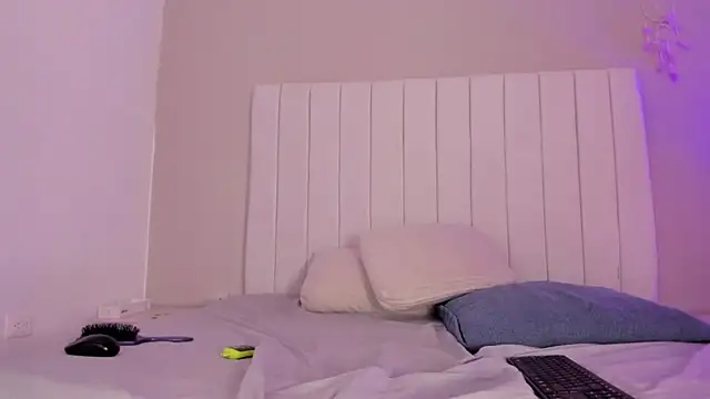 Snapshot of sophia_walkett_ chatting on 04-09-26, 02:11 sophia walkett online show from 04-09-26, 02:11