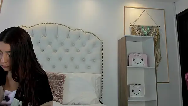 Snapshot of Sara_funy chatting on 04-27-26, 11:30 Sara funy online show from 04-27-26, 11:30