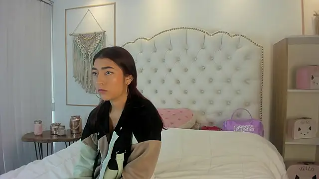 Snapshot of Sara_funy chatting on 05-19-26, 11:38 Sara funy online show from 05-19-26, 11:38