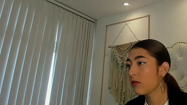 Snapshot of Sara_funy chatting on 05-23-26, 11:25 Sara funy online show from 05-23-26, 11:25