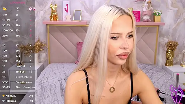 Snapshot of EvaXElfi chatting on 03-08-26, 02:04 EvaXElfi online show from 03-08-26, 02:04