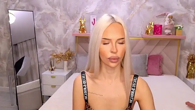 Snapshot of EvaXElfi chatting on 04-08-26, 12:21 EvaXElfi online show from 04-08-26, 12:21