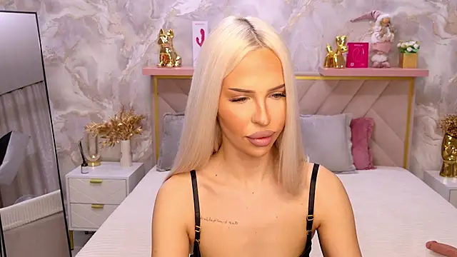 Snapshot of EvaXElfi chatting on 04-13-26, 12:38 EvaXElfi online show from 04-13-26, 12:38