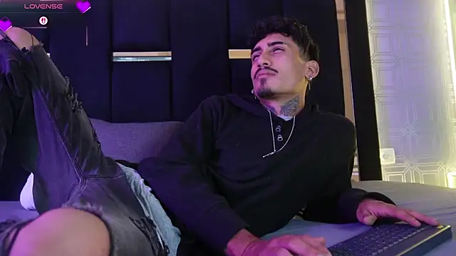 Snapshot of Dark_Eros_ chatting on 03-08-26, 07:28 Dark Eros online show from 03-08-26, 07:28