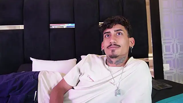 Snapshot of Dark_Eros_ chatting on 03-12-26, 07:53 Dark Eros online show from 03-12-26, 07:53