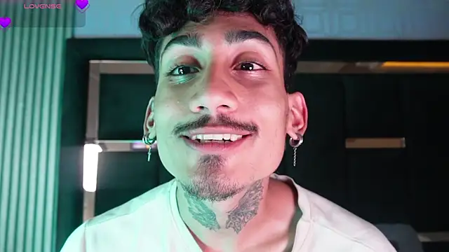 Snapshot of Dark_Eros_ chatting on 03-29-26, 03:39 Dark Eros online show from 03-29-26, 03:39