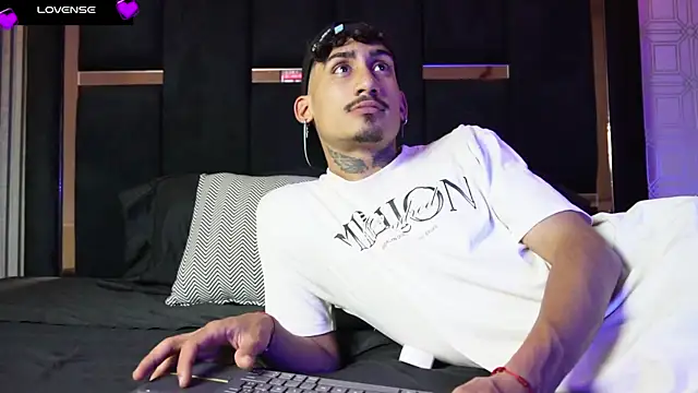 Snapshot of Dark_Eros_ chatting on 04-09-26, 03:50 Dark Eros online show from 04-09-26, 03:50