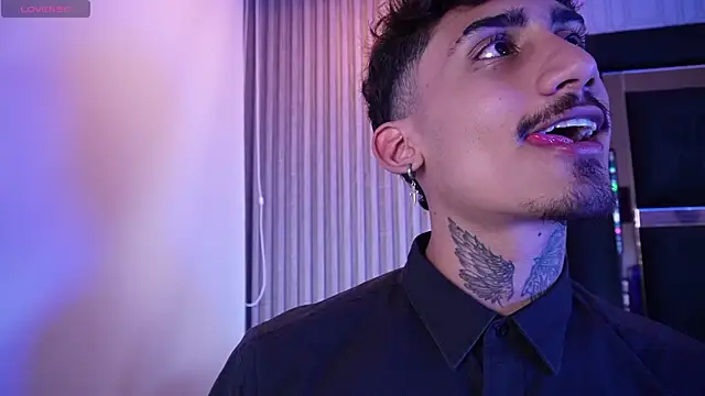 Snapshot of Dark_Eros_ chatting on 04-13-26, 03:34 Dark Eros online show from 04-13-26, 03:34