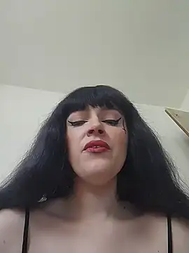 Snapshot of Mommynatrix chatting on 06-23-26, 05:00 Mommynatrix online show from 06-23-26, 05:00