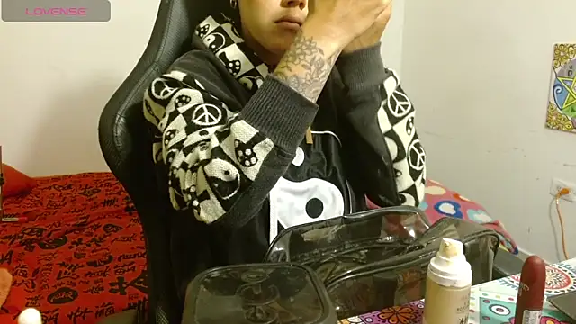 Snapshot of Divinejewel69 chatting on 04-14-26, 09:59 Divinejewel69 online show from 04-14-26, 09:59