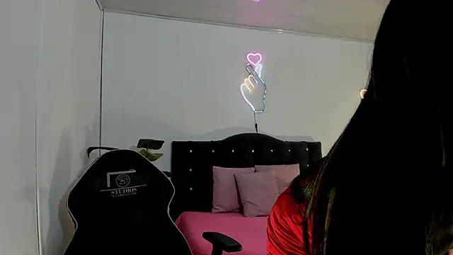 Snapshot of LINDSAY_TAY chatting on 04-12-26, 03:22 LINDSAY TAY online show from 04-12-26, 03:22