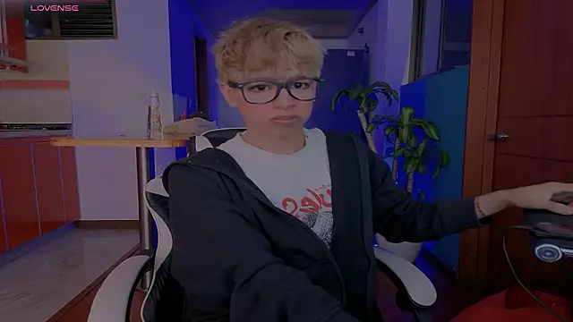 Ryan sweet online show from 02-25-26, 01:43