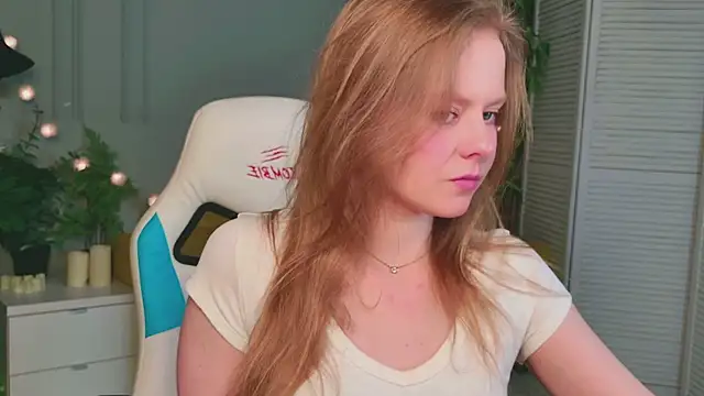 Sophie Peach  online show from 04-25-26, 02:14