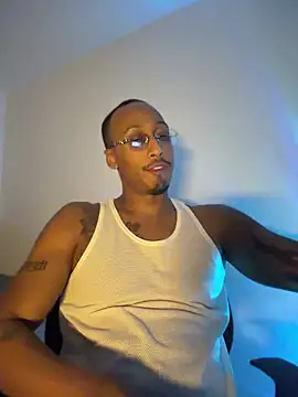 Snapshot of bruno_west chatting on 05-28-26, 04:21 bruno west online show from 05-28-26, 04:21