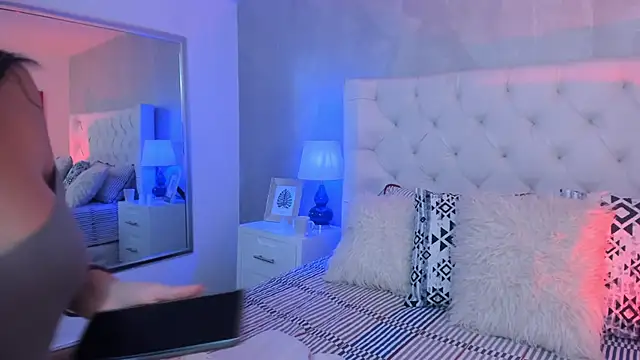 Snapshot of Ivi_jones_ chatting on 04-02-26, 08:06 Ivi jones online show from 04-02-26, 08:06