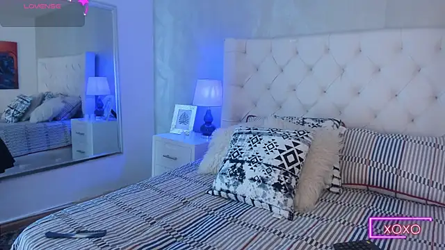 Snapshot of Ivi_jones_ chatting on 04-05-26, 08:17 Ivi jones online show from 04-05-26, 08:17