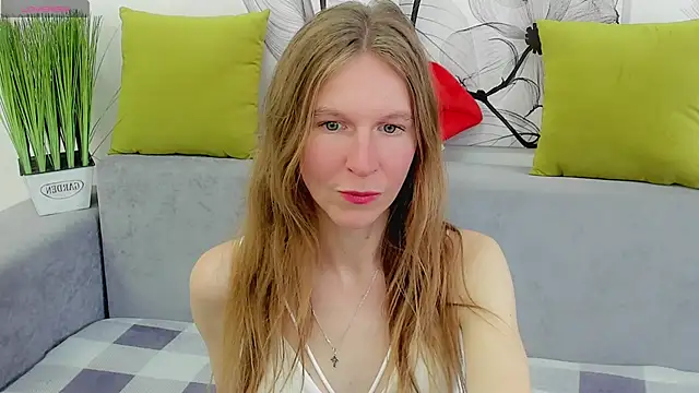 Snapshot of Mira_XOo chatting on 04-14-26, 02:01 Mira XOo online show from 04-14-26, 02:01