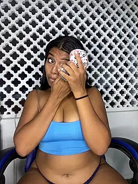 Snapshot of Coraline_em chatting on 03-18-26, 06:44 Coraline em online show from 03-18-26, 06:44