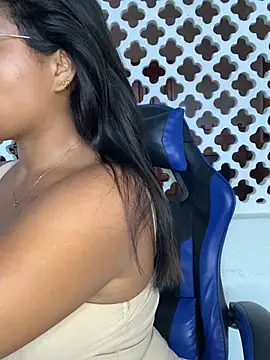 Snapshot of Coraline_em chatting on 03-30-26, 06:09 Coraline em online show from 03-30-26, 06:09