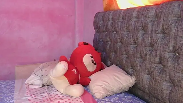 Snapshot of mia_luna88 chatting on 02-27-26, 05:13 mia luna88 online show from 02-27-26, 05:13