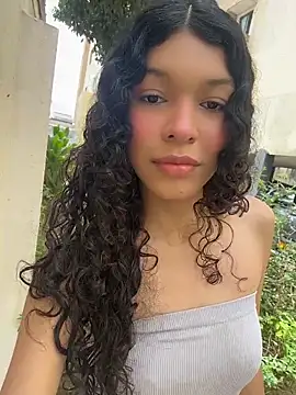 Sophiemoo  online show from 06-07-26, 04:00