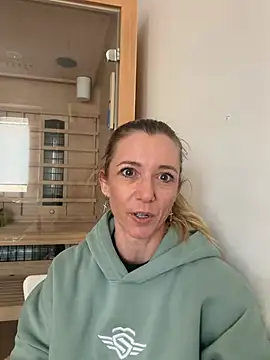 Snapshot of FitAnna chatting on 02-28-26, 01:23 FitAnna online show from 02-28-26, 01:23