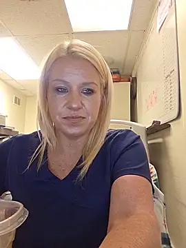 LadyB07 online show from 06-11-26, 05:00