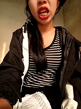 Snapshot of eanna88 chatting on 04-21-26, 11:51 eanna88 online show from 04-21-26, 11:51