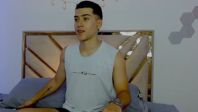 Snapshot of oliver___saint chatting on 03-24-26, 11:32 oliver saint online show from 03-24-26, 11:32