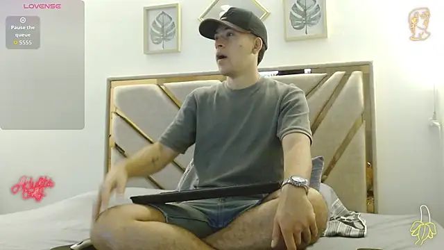 Snapshot of oliver___saint chatting on 04-02-26, 12:08 oliver saint online show from 04-02-26, 12:08