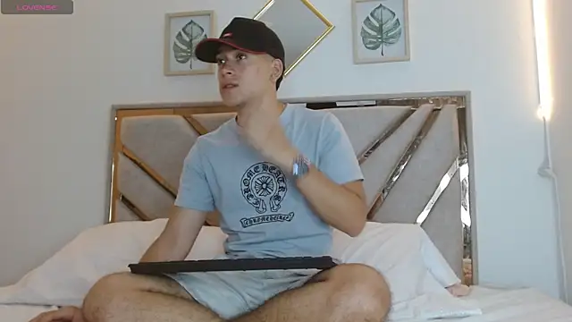 Snapshot of oliver___saint chatting on 04-04-26, 11:13 oliver saint online show from 04-04-26, 11:13