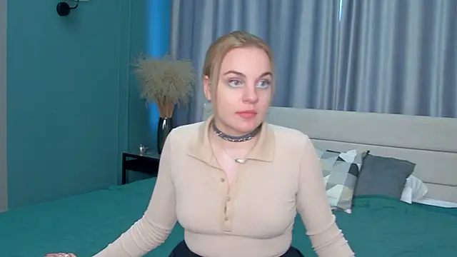 Snapshot of Glow_Margo chatting on 03-08-26, 01:25 Glow Margo online show from 03-08-26, 01:25