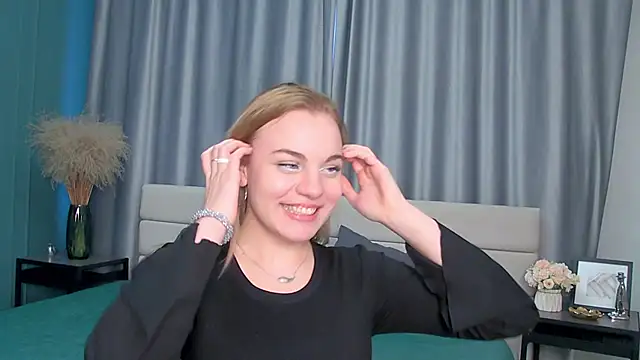 Snapshot of Glow_Margo chatting on 03-11-26, 01:00 Glow Margo online show from 03-11-26, 01:00