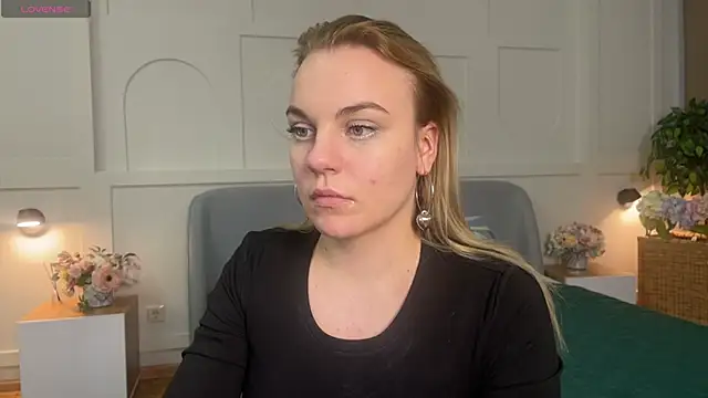 Snapshot of Glow_Margo chatting on 03-21-26, 12:59 Glow Margo online show from 03-21-26, 12:59