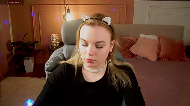 Snapshot of Glow_Margo chatting on 03-22-26, 01:09 Glow Margo online show from 03-22-26, 01:09