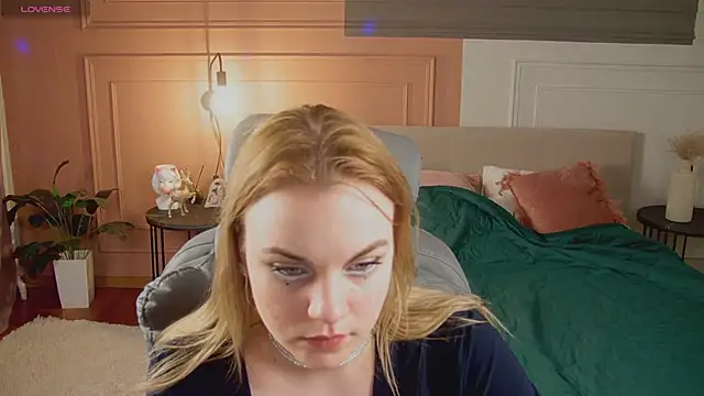 Snapshot of Glow_Margo chatting on 04-03-26, 01:03 Glow Margo online show from 04-03-26, 01:03