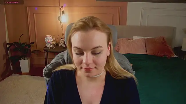 Snapshot of Glow_Margo chatting on 04-04-26, 01:26 Glow Margo online show from 04-04-26, 01:26