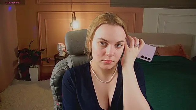 Snapshot of Glow_Margo chatting on 04-10-26, 01:11 Glow Margo online show from 04-10-26, 01:11