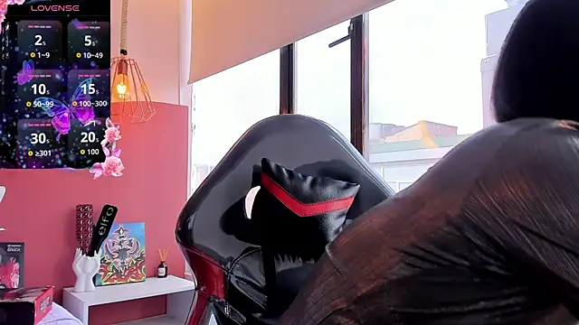 Valkiria wine online show from 04-11-26, 01:04