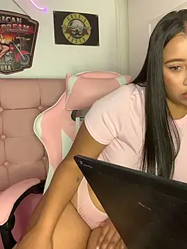 Snapshot of MorenaQueen- chatting on 02-26-26, 06:18 MorenaQueen- online show from 02-26-26, 06:18