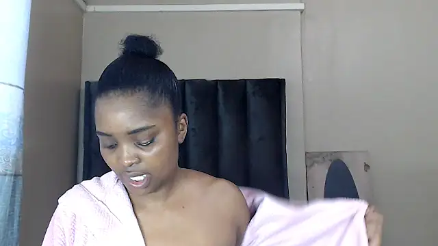 LexyDiana online show from 05-28-26, 06:10
