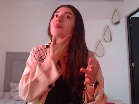 Snapshot of Julietaamado chatting on 06-19-26, 04:44 Julietaamado online show from 06-19-26, 04:44